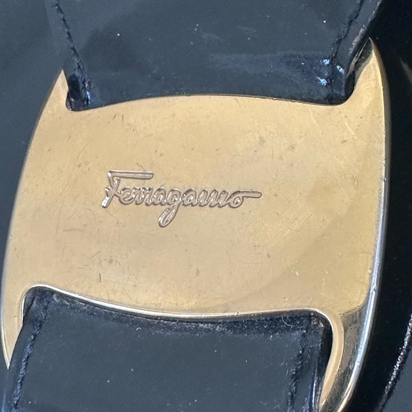 Ferragamo black patent leather purse - Picture 9 of 9